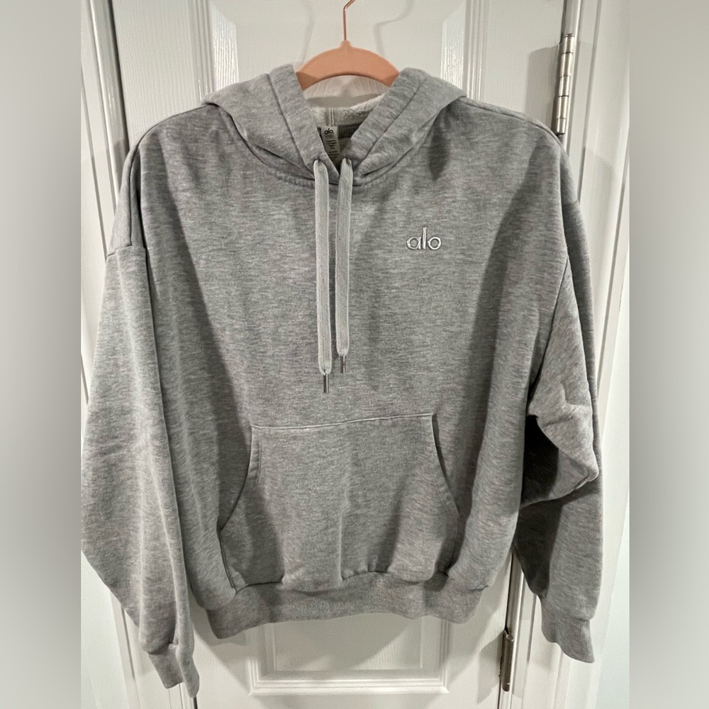ALO Yoga Light Gray Sweatshirt - Accolade Line
